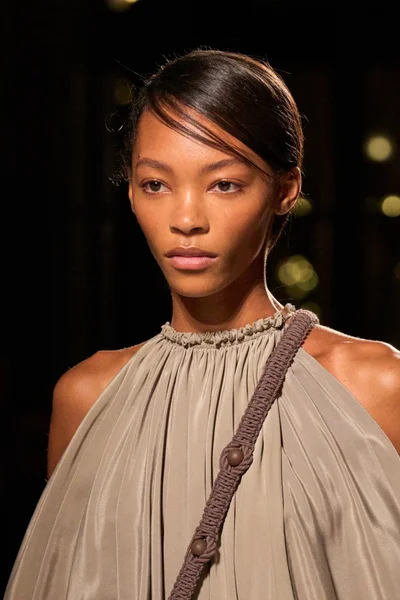 Look 14